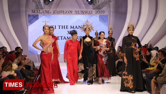 Yusi The Mantra X Metamorph Memukau Pengunjung di Malang Fashion Runway