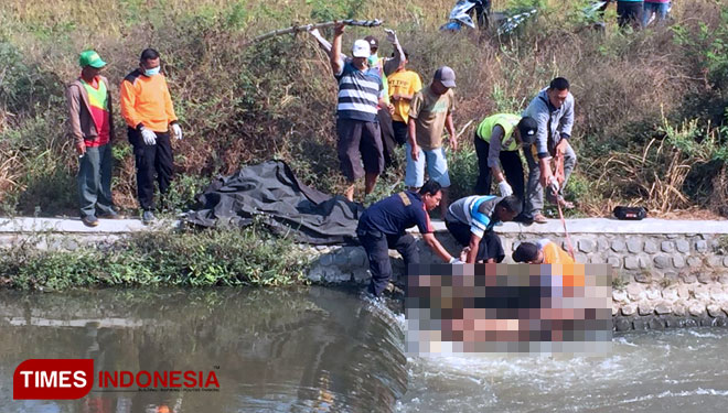 Mayat Perempuan Ditemukan Mengapung di Anak Sungai Brantas Jombang