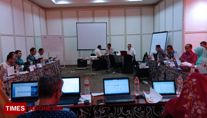 Diklat asesor yang dilaksanakan oleh Lembaga Sertifikasi Profesi (LSP) P2 Provinsi Jawa Timur, pada tanggal 27 - 31 Agustus 2019 lalu yang diikuti oleh empat guru SMKN 1 Tlanakan. (Foto: Doc. Sekolah)