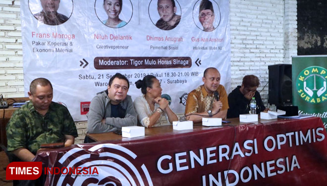 Diskusi GO Talk di Warung Pilem Surabaya, Sabtu (21/9/2019). (Foto: Lely Yuana/TIMES Indonesia)