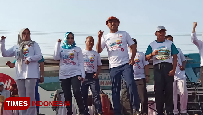 Bupati Ipong Muchlissoni hadiri penutupan roadshow bus KPK. (FOTO: Marhaban/TIMES Indonesia)