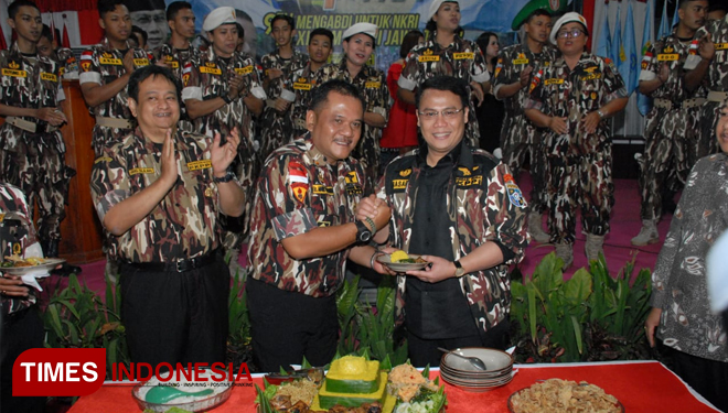 Potong Tumpeng Akhiri Resepsi Peringatan HUT ke-41 FKPPI PD XIII GM FKPPI Jawa timur di Blitar