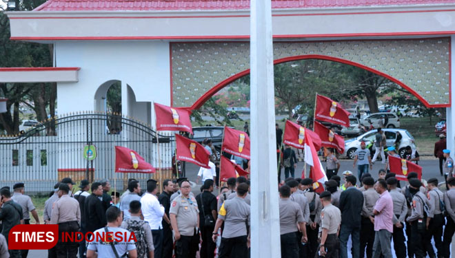 Aksi damai DPD IMM Malut (Foto: Wahyudi Yahya)