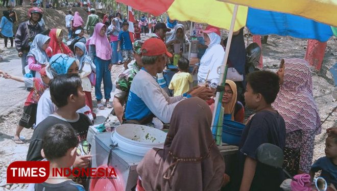 Penjual Cincau Mengais Berkah di LOmba Mancing pra TMMD 106 Kodim Cilacap. (FOTO: AJP TIMES Indonesia)