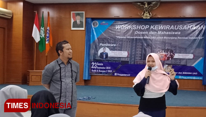 Suasana Workshop Kewirausahaan yang diselenggarakan oleh PKM Center bersama BIMAWA UAD. (FOTO: Istimewa/TIMES Indonesia)
