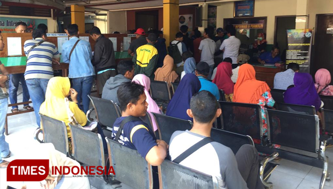 Antrian-Samsat-Tuban-2.jpg