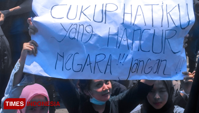 Kritik Pedas dan Mengelitik Warnai Aksi Mahasiswa di DPRD Bondowoso