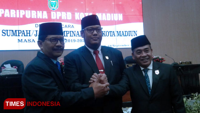Pengambilan sumpah dan janji Pimpinan DPRD Kota Madiun di gedung paripurna dewan. (Foto: Ito Wahyu U/ TIMESIndonesia)