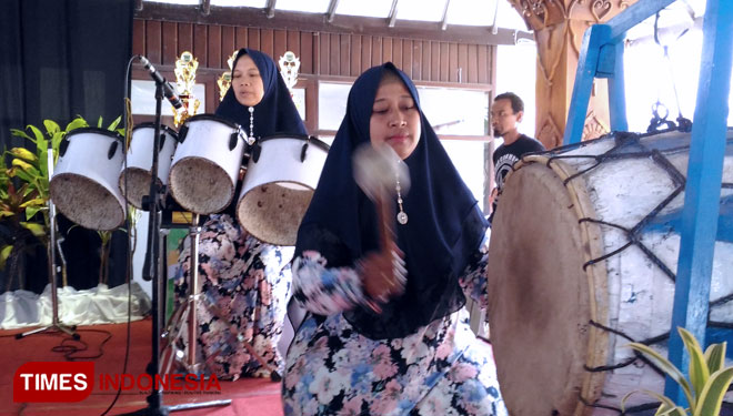 Tujuh belas grup Hadrah mengikuti Festival Hadrah yang diselenggarakan di Rumah Dinas Wali Kota Batu. (FOTO: Muhammad Dhani Rahman/TIMES Indonesia) 