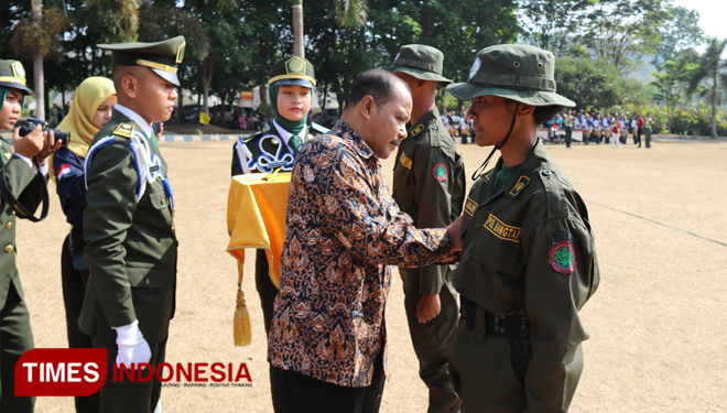 Direktur Polbangtan Malang Dr Bambang Sudarmanto SPt MP melepas tanda peserta Mabidama 2019, Jumat (27/9/2019) di lapangan rektorat. (Foto: Humas Polbangtan Malang for TIMES Indonesia)