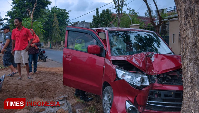 Kondisi mobil saat kecelakaan. (Foto : Rizki Alfian/TIMES Indonesia)