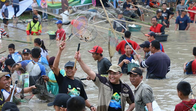 Ramainya Tradisi Bekarang di Musi Banyuasin. (Foto: Istimewa)