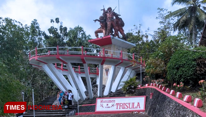 Monumen Trisula di kecamatan Bakung Kabupaten Blitar. (Foto: Sholeh/ TIMES Indonesia)