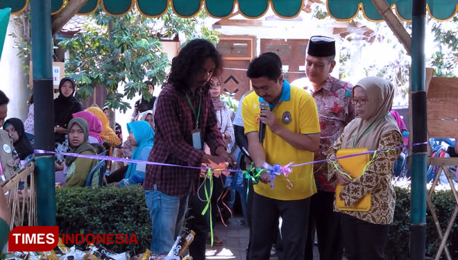 Peresmian Bank Sampah yang digagas Slankers Tamanan Bondowoso (FOTO: Ferry for TIMES Indonesia)