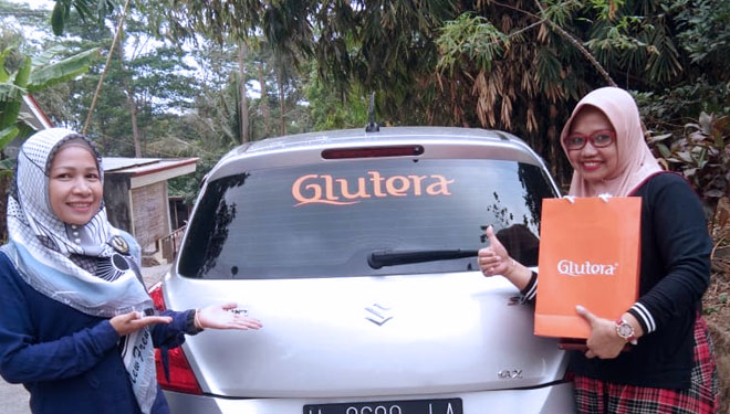 Hariati, Guru PAUD yang berhasil mendapatkan mobil impiannya setelah menekuni bisnis Glutera. (Foto: Istimewa)