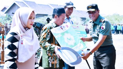 Hari Batik Nasional, Petinggi CCAI Kenakan Batik Saat 