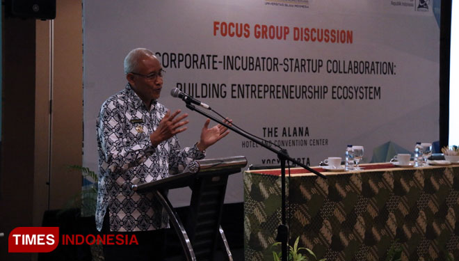 Bupati Sleman Sri Purnomo saat memberikan sambutan pada acara Inkubasi Bisnis dan Inovasi Bersama Universitas Islam Indonesia (IBISMA UII) menggelar FGD. (FOTO: Humas UII/TIMES Indonesia)