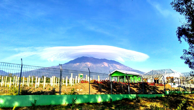 Fenomena Topi Awan di Gunung Lawu Viral di Magetan | TIMES Indonesia