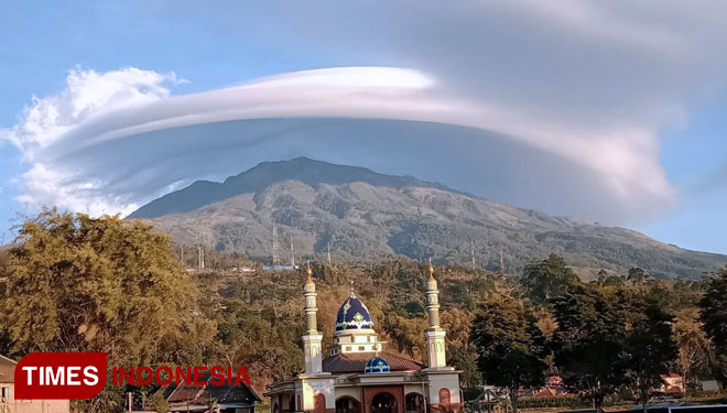 Ada Fenomena Topi Awan di Puncak Gunung, Ini Penjelasannya 