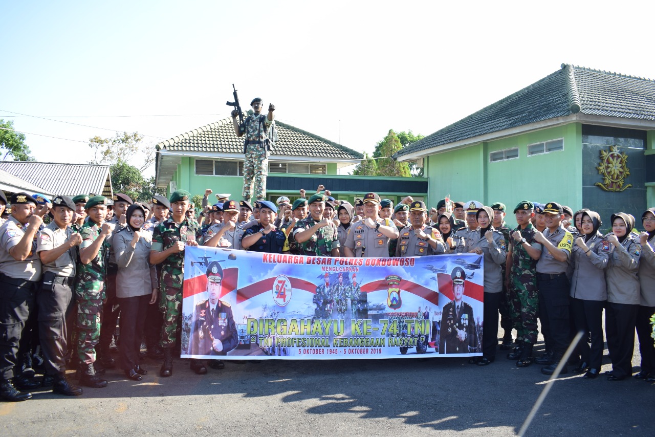 Ulang Tahun Tni Ke 74 Polres Bondowoso Beri Kejutan Ke Markas Tni Times Indonesia 1801