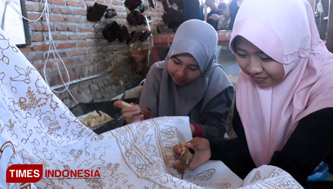 MAN-1-Banyuwangi-membatik.jpg