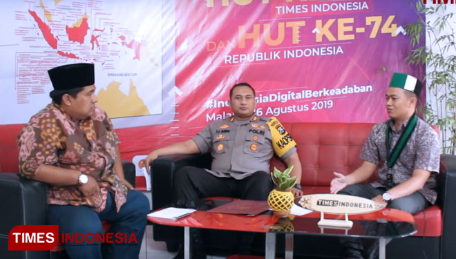 Republik Gus Bay : Demokrasi dan Demonstrasi