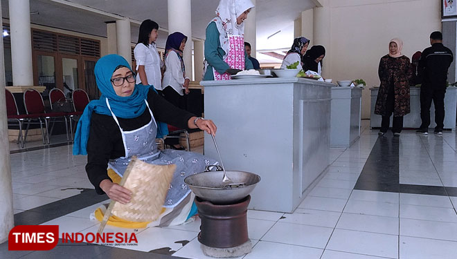 Unik, Lomba Memasak Menggunakan Anglo