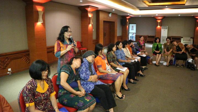 Santysastra Public Speaking Buka Kelas Hypnosis