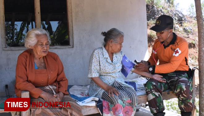 Mbok Painah Tersenyum Didatangi Mantri