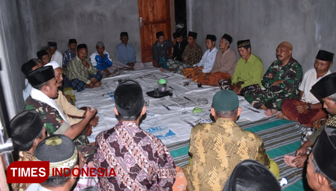 Tahlil, TNI Bersama Warga Di Lokasi TMMD Ke 106 Kodim 0818 Di Donomulyo