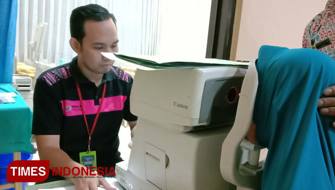 Begini Antusiasme Masyarakat Mengikuti Operasi Katarak Gratis di RSSA Malang