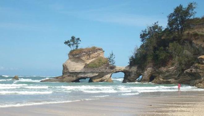 Lokasi wisata pantai Watuparunnu di Desa Laijanji. (FOTO: TripAdvistor)