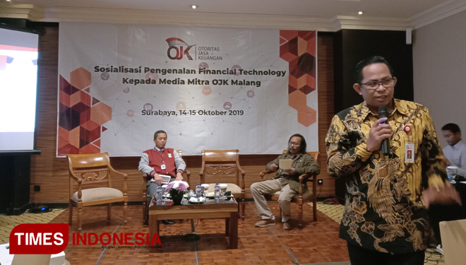 Kepala OJK Malang Sugiarto Kasmuri saat  Sosialisasi Pengenalan Financial Technology. (Foto: Naufal Ardiansyah/TIMES Indonesia)