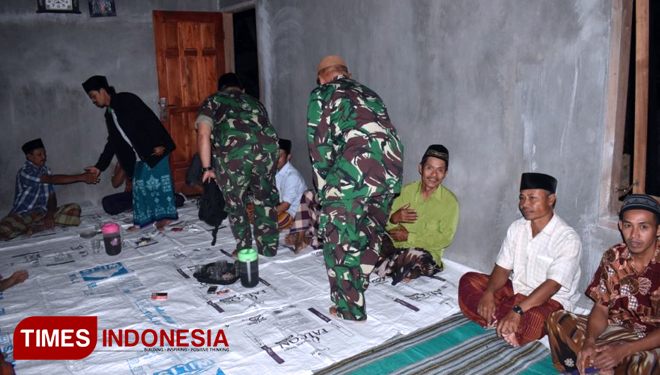 TAHLIL, TNI bersama warga di lokasi TMMD KE 106 KODIM 0818 DI DONOMULYO. (FOTO: AJP TIMES Indonesia)