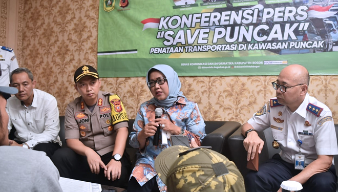 Bupati Bogor Ade Yasin bersama Kepala BPTJ, Bambang Prihartono saat melakukan peninjauan di Pos TMC Polres Bogor, Gadog, Ciawi Sabtu (5/10/2019). (FOTO: Diskominfo Pemkab Bogor)).