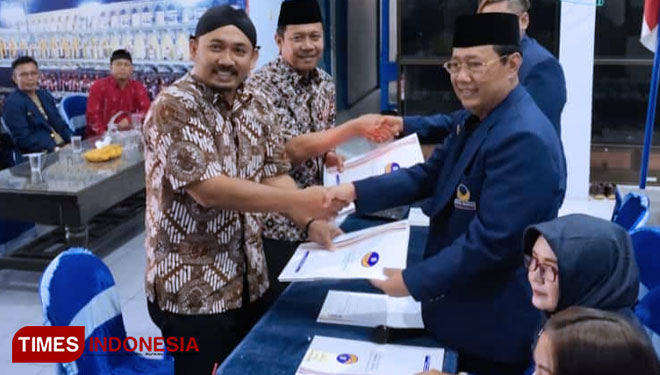 Ony-Antok sepakat berpasangan dan mendaftar ke DPD Partai Nasdem Ngawi. (Foto: Ardian Febri Tri H/TIMES Indonesia)