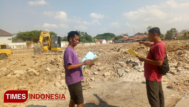 Keberadaan tempat pembangunan para pedagang kaki lima (PKL) di eks Rumah Sakit Pamekasan. (Foto: Akhmad Syafi'i/TIMES Indonesia)