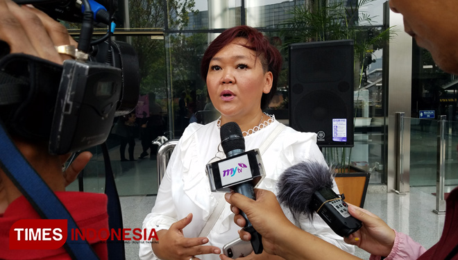 Anggota Perempuan Anti Korupsi Anita Wahid saat memberikan keterangan pers kepada Wartawan di gedung KPK  (FOTO: Edi Junaidi ds/TIMES Indonesia)