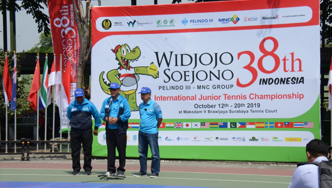 Pembukaan turnamen tenis Widjojo Soejono International Junior Tennis Championship di Makodam V/Brawijaya, Selasa (15/10/2019). (Foto: Istimewa)
