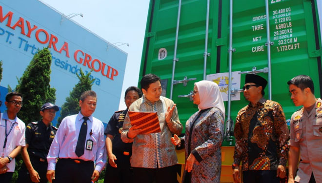Pelepasan kontainer perdana Le Minerale di Pasuruan menuju Singapura, Rabu (16/10/2019). (Foto : Istimewa)
