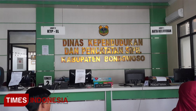 Suasana Dispendukcapil Kabupaten Bondowoso. (FOTO: Moh Bahri/TIMES Indonesia). 