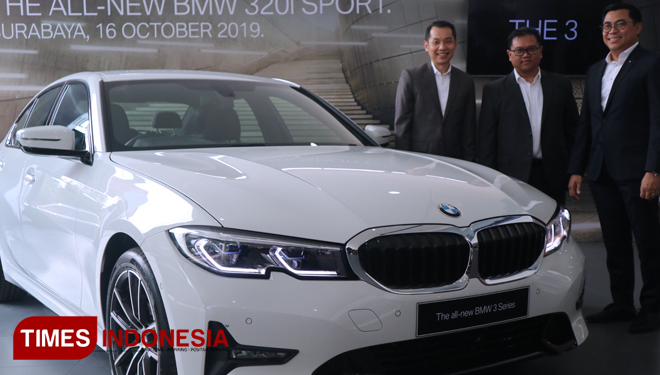 Peluncuran The All New BMW Seri 3220i di Dealer BMW Jl HR Muhammad Surabaya, Rabu (16/10/2019). (FOTO: Leley Yuana/TIMES Indonesia)