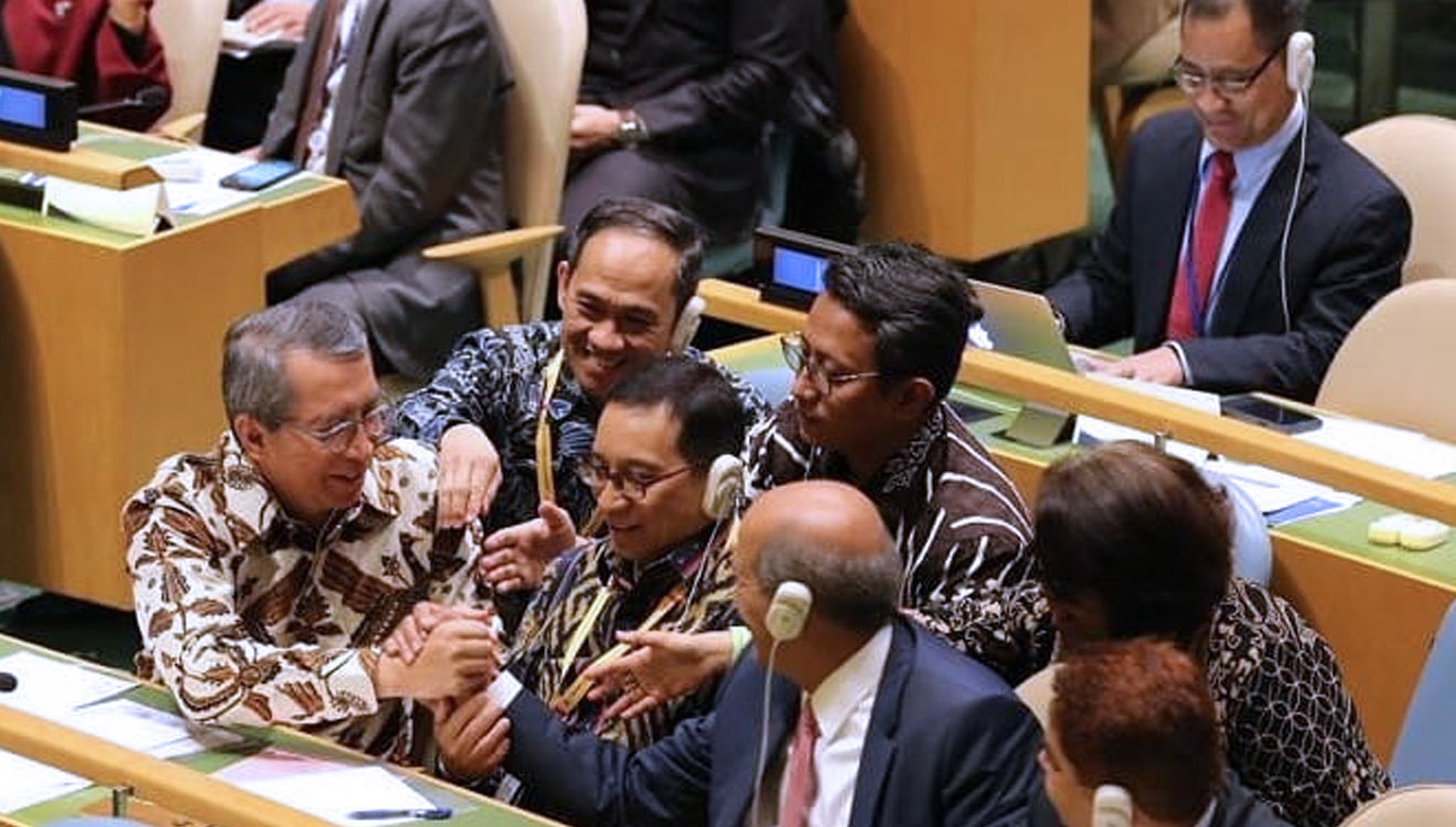 Suasana gembira setelah Indonesia terpilih menjadi anggota Dewan HAM PBB. (foto: ig @kemlu_ri)
