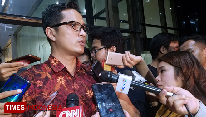 Kabiro Humas KPK Febri Diansyah kepada Wartawan di gedung KPK (FOTO: Edi Junaidi ds/TIMES Indonesia)