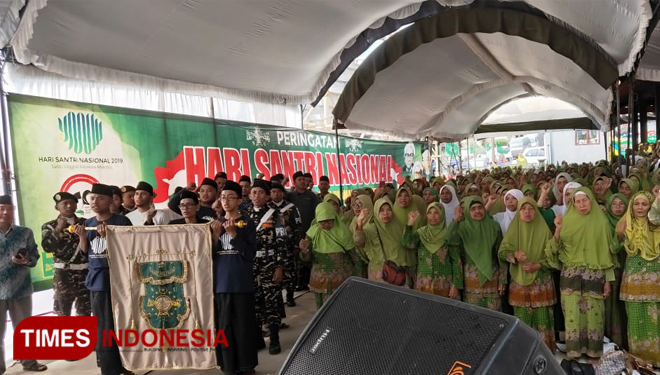 Penyambutan warga NU di Kecamatan Ngantang, Kabupaten Malang atas rombongan kirab panji NU dari PCNU Kabupaten Malang, Jumat (18/10/2019).