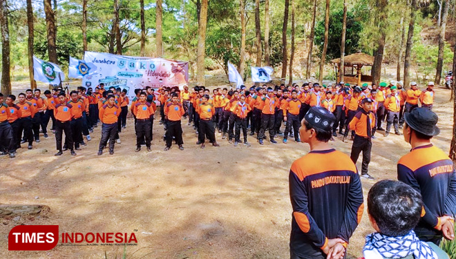 Ratusan Siswa Sako Hidayatullah SMP Lukman Al Hakim Surabaya, gelar Upaca Pembukaan Jambore di Bedengan Malang, Rabu (16/10). (FOTO: AJP/TIMES Indonesia)