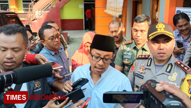Wali Kota Malang Sutiaji saat sidak ke SMK 2 Muhammadiyah Malang. (Foto: Naufal Ardiansyah/TIMES Indonesia)