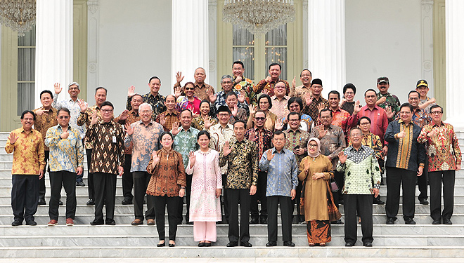 Presiden Joko Widodo menggelar silaturahmi dengan Wakil Presiden Jusuf Kalla beserta seluruh jajaran anggota Kabinet Kerja di Istana Negara, Jakarta, Jumat (18/10) siang. (Foto: Setkab RI for TIMES Indonesia)