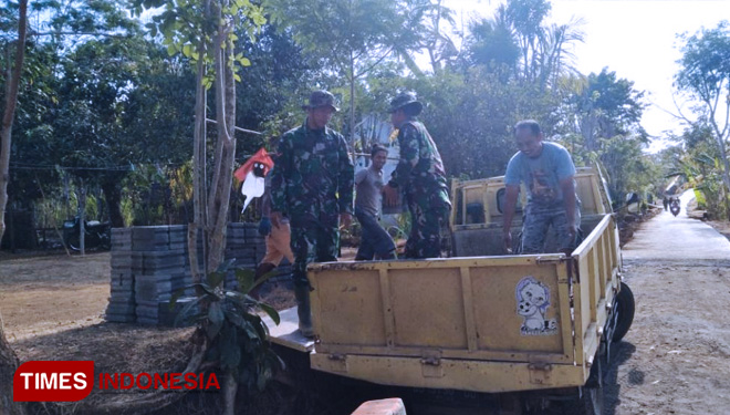 Truk Kuning  Ikut Andil dalam TMMD ke 106 Kodim 0818 TA   Truk Kuning  Ikut Andil dalam TMMD ke 106 Kodim 0818 TA