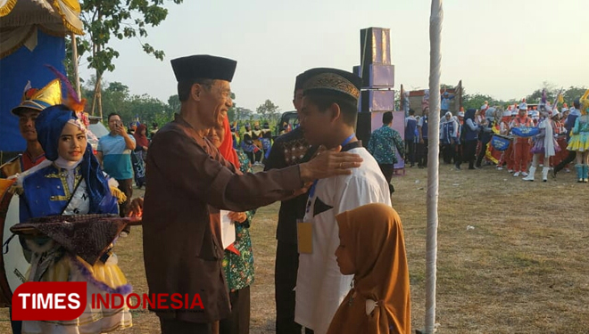 Bupati Magetan, Suprawoto saat membuka acara kemah santri di Magetan. (Foto: M Kilat Adinugroho/TIMES Indonesia) 